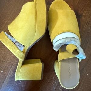 Aerosoles Yellow Suede platform heels 8 no 6 style